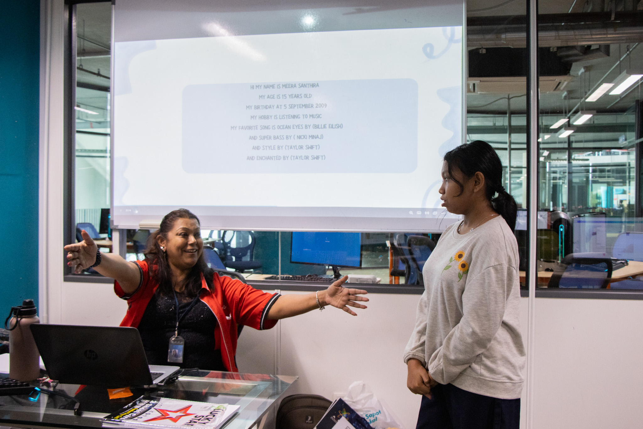 Computer Basics Session: PowerPoint & Canva Learning Section | Yayasan Chow Kit - 686b6de8e3836_1751870952